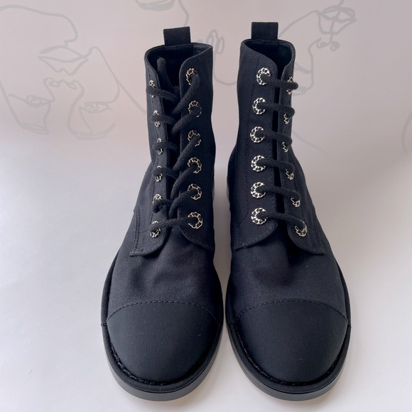 Chanel Canvas Ankle Lace-Up Boots
2021 Collection by Virginie Viard
Black - Picture 3 of 6